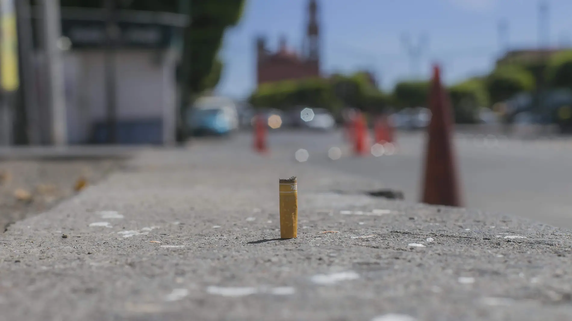 Ley debe contemplar qué se hará con las colillas de cigarro.  Foto César Ortiz  El Sol de San Juan del Río.